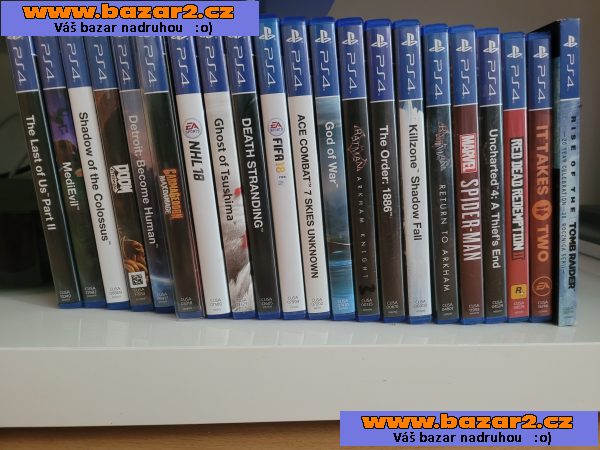 Playstation 4 PRO, 2 ovladače, 23 her